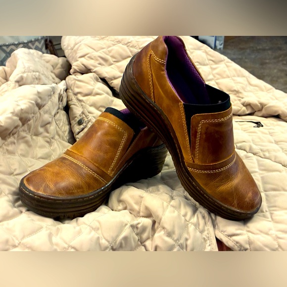 Bionica Shoes - Bionics “Grinnell” Ladies Cordovan Aged Brown Leather Wedge Slip-On Shoes. 6 med